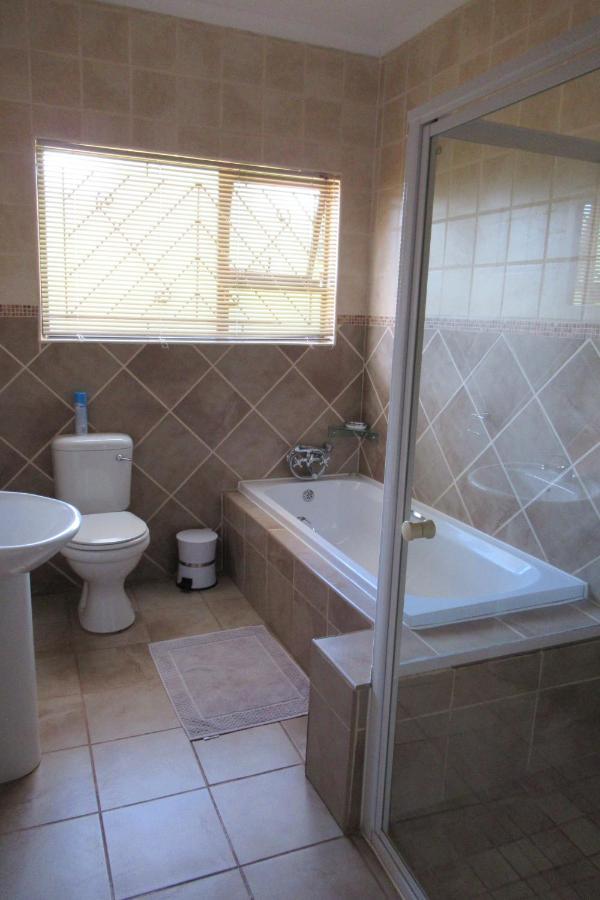 Pab-Love Guest House Kuruman Eksteriør billede