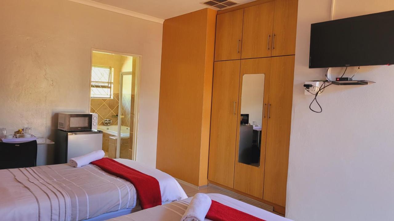 Pab-Love Guest House Kuruman Eksteriør billede