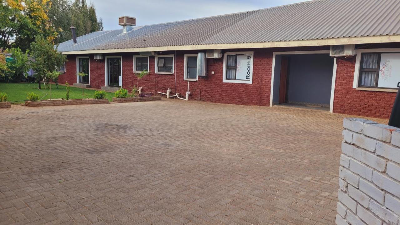 Pab-Love Guest House Kuruman Eksteriør billede