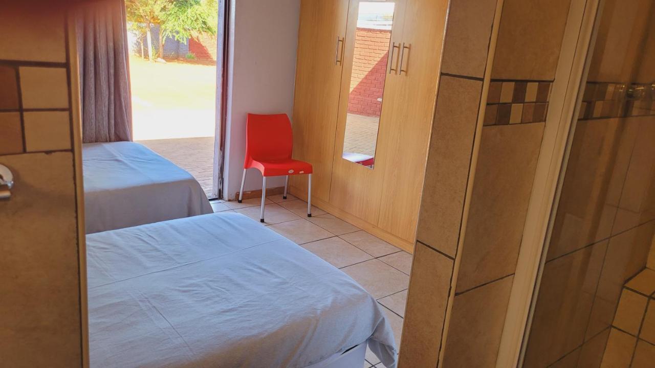 Pab-Love Guest House Kuruman Eksteriør billede